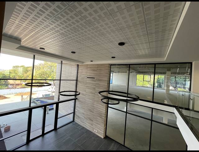2,173M² OFFICE TO LET IN BRYANSTON